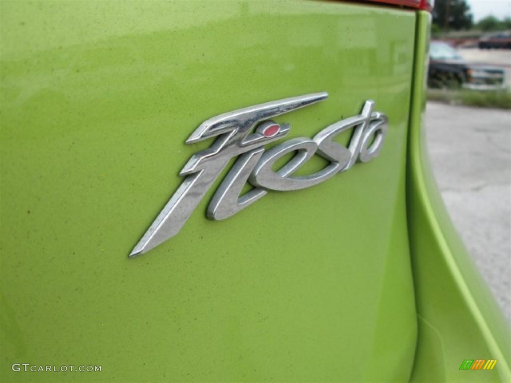 2011 Fiesta SEL Sedan - Lime Squeeze Metallic / Light Stone/Charcoal Black Cloth photo #6