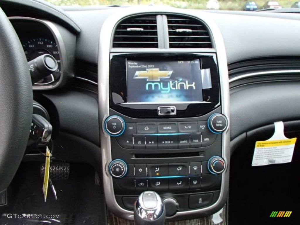 2014 Chevrolet Malibu LT Controls Photo #86038995