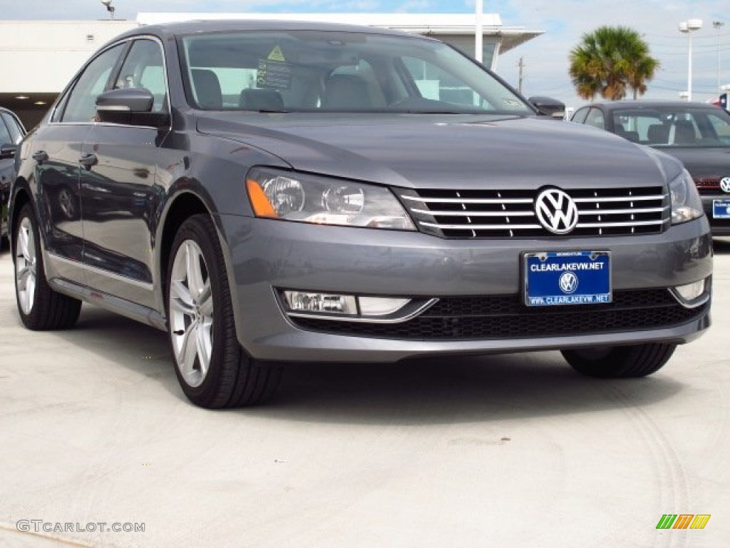 2014 Passat 1.8T SEL Premium - Platinum Gray Metallic / Moonrock photo #1