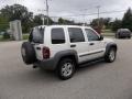 Stone White - Liberty CRD Sport 4x4 Photo No. 4