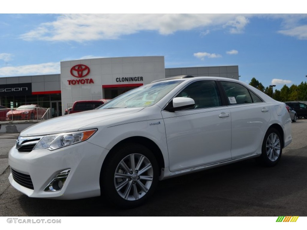 2013 Camry Hybrid XLE - Super White / Light Gray photo #1