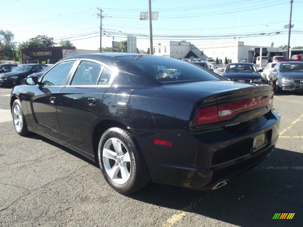 2012 Charger SE - Blackberry Pearl / Black photo #4