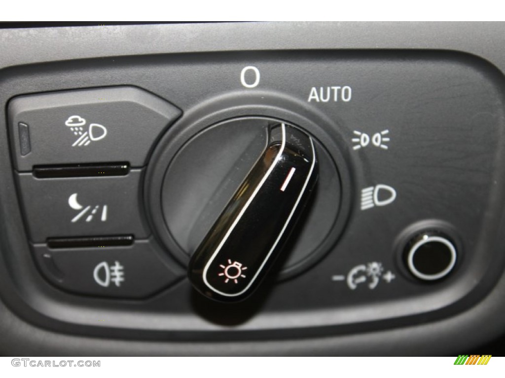 2013 Audi S8 4.0 TFSI quattro Sedan Controls Photo #86048469