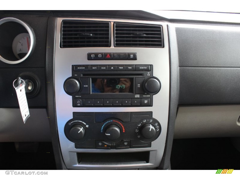 2006 Dodge Magnum SXT Controls Photo #86054184