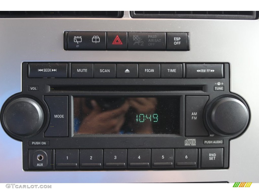 2006 Dodge Magnum SXT Audio System Photos