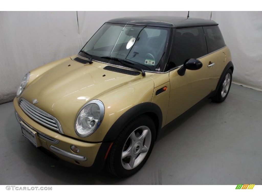 2004 Cooper Hardtop - Solid Gold Metallic / Panther Black photo #3