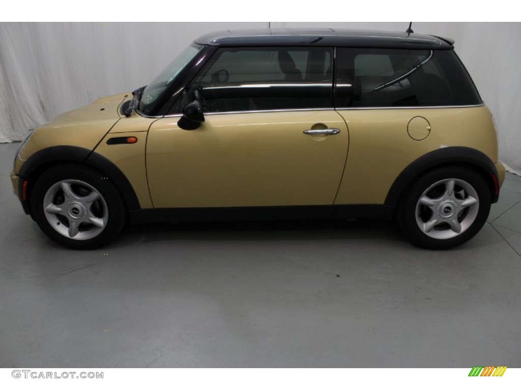 2004 Cooper Hardtop - Solid Gold Metallic / Panther Black photo #4