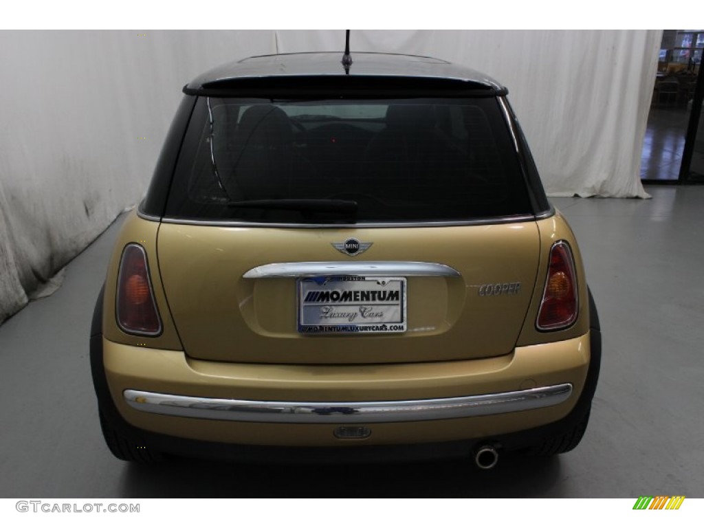 2004 Cooper Hardtop - Solid Gold Metallic / Panther Black photo #5