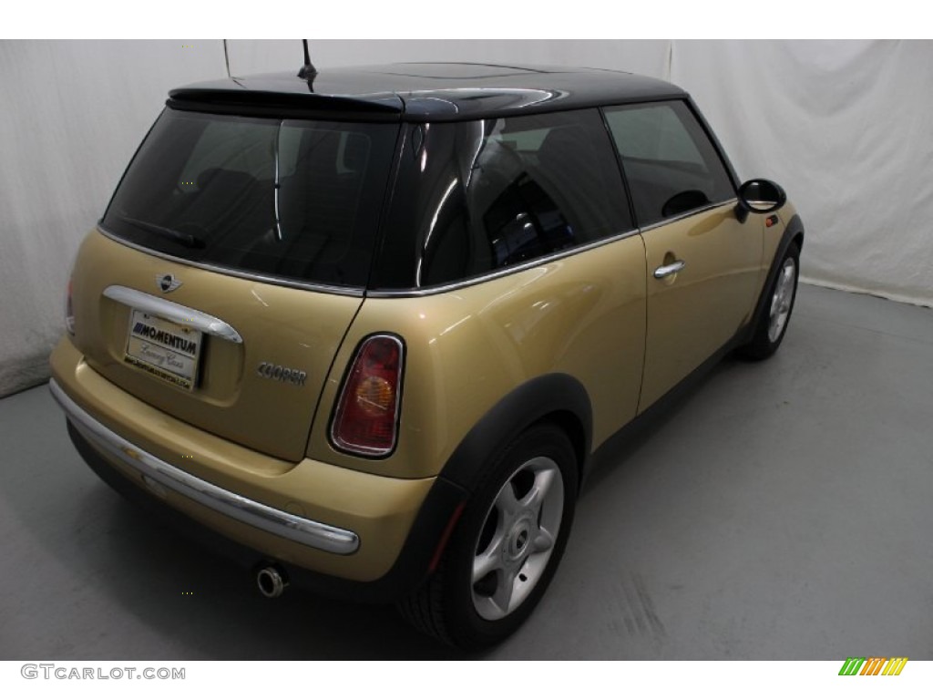 2004 Cooper Hardtop - Solid Gold Metallic / Panther Black photo #6