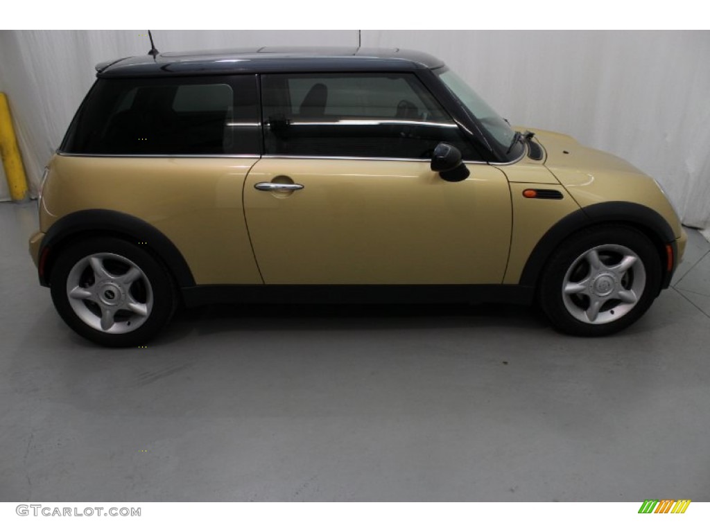 2004 Cooper Hardtop - Solid Gold Metallic / Panther Black photo #7