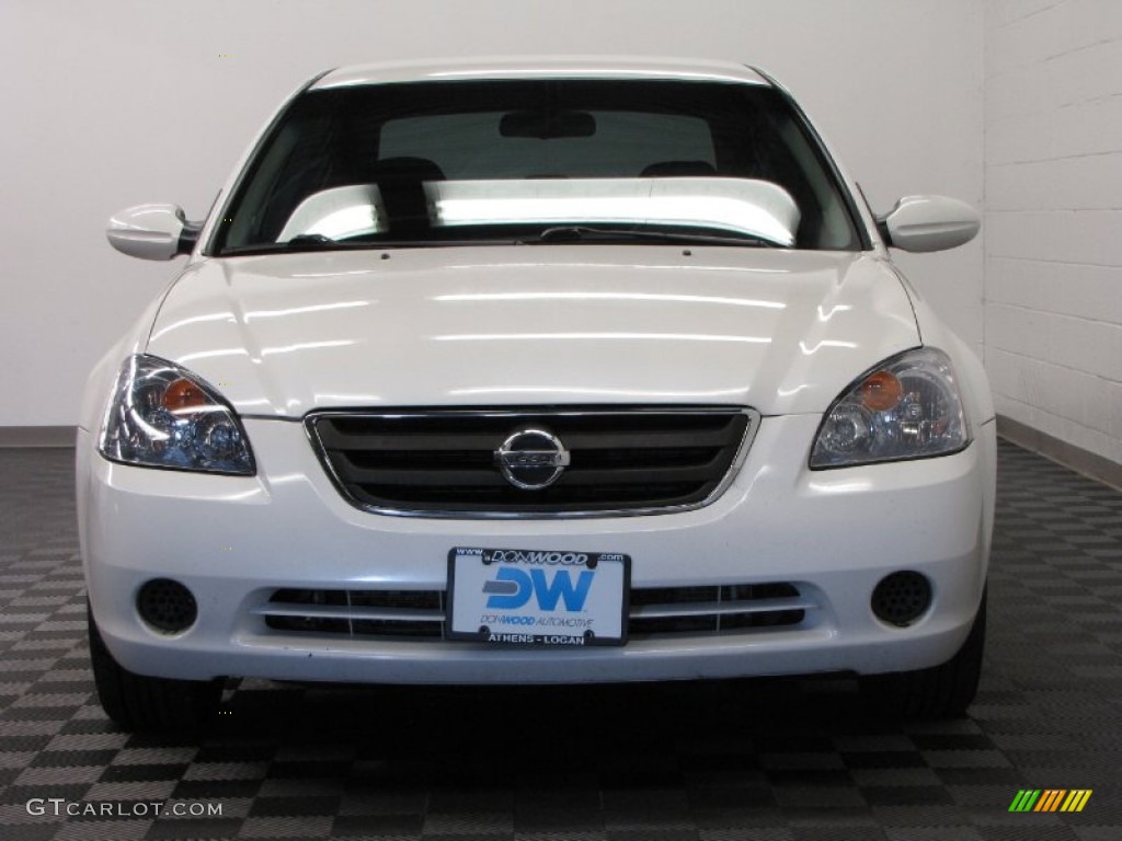 2002 Altima 2.5 S - Cloud White / Charcoal Black photo #2