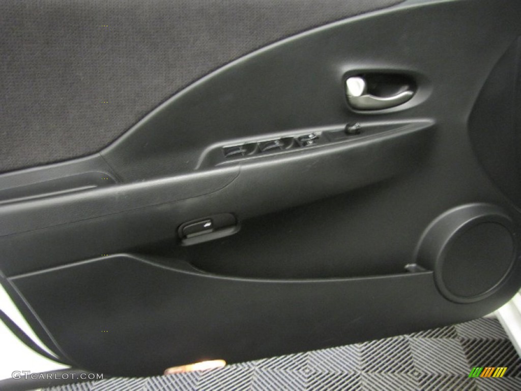 2002 Altima 2.5 S - Cloud White / Charcoal Black photo #10