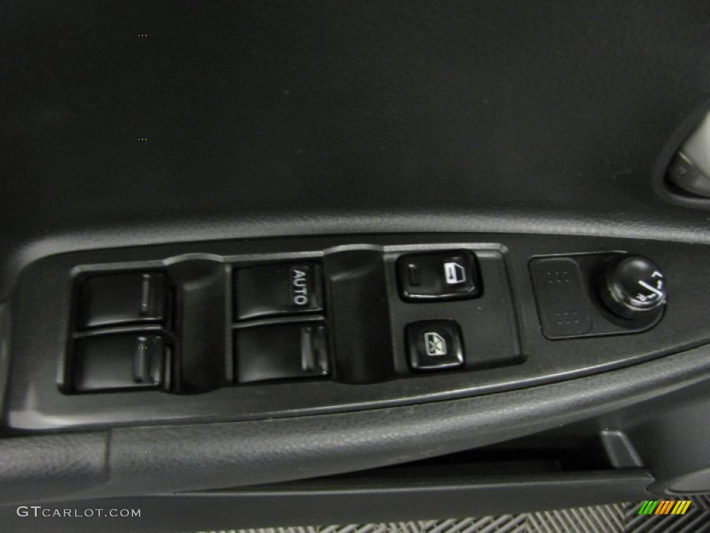 2002 Altima 2.5 S - Cloud White / Charcoal Black photo #11