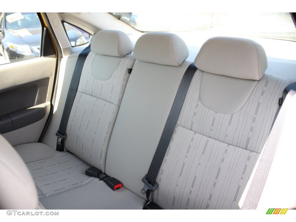 2009 Focus SE Sedan - Amber Gold Metallic / Medium Stone photo #16