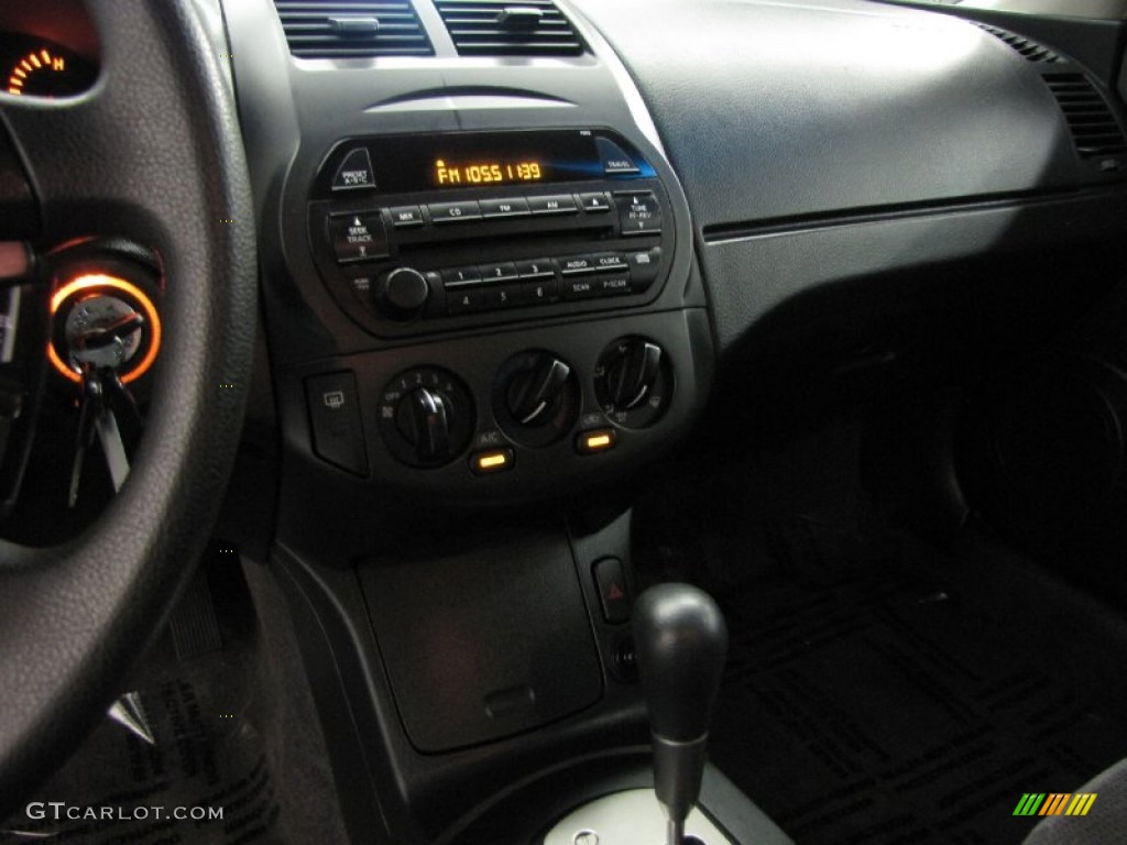 2002 Altima 2.5 S - Cloud White / Charcoal Black photo #22