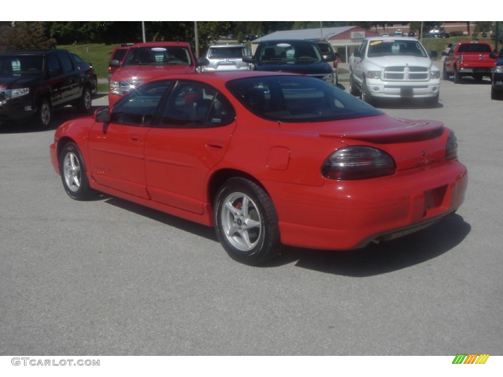 1999 Grand Prix GT Sedan - Bright Red / Graphite photo #2