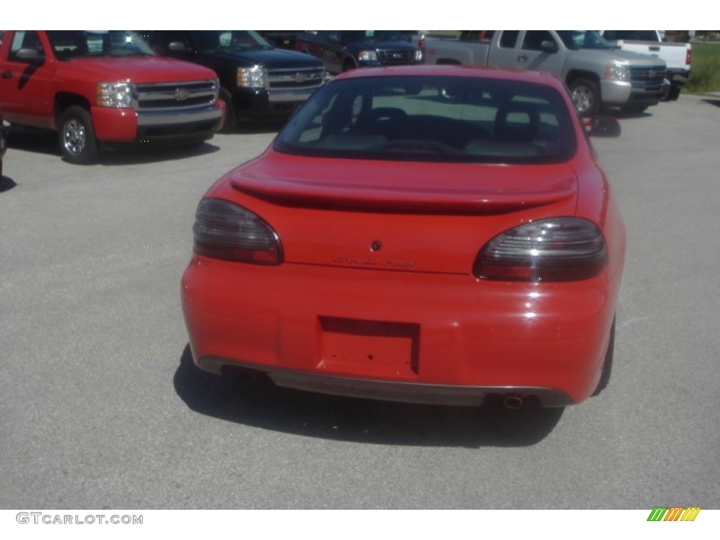 1999 Grand Prix GT Sedan - Bright Red / Graphite photo #42