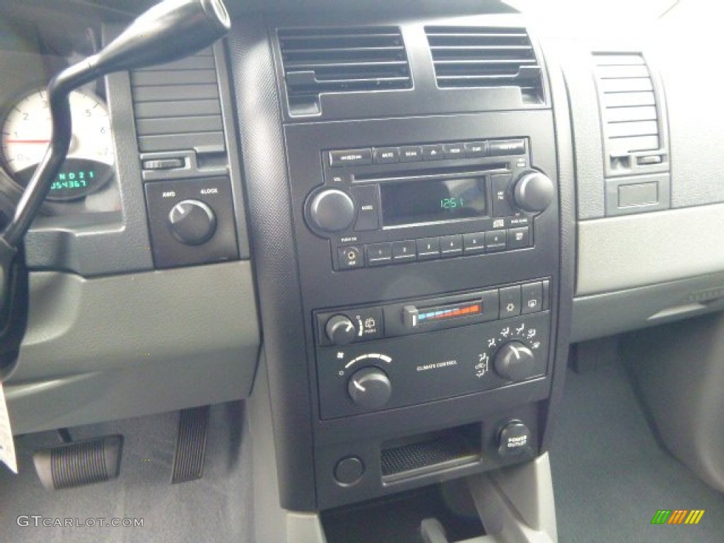 2006 Durango SXT 4x4 - Patriot Blue Pearl / Dark Slate Gray/Light Slate Gray photo #23