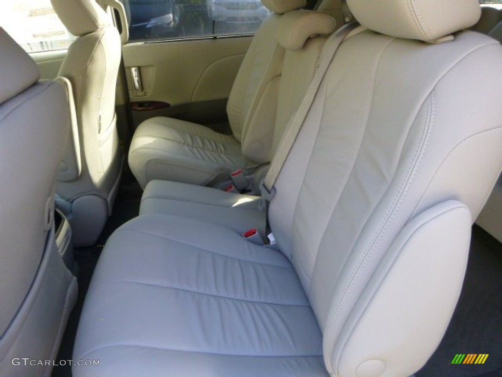 2014 Sienna XLE - Silver Sky Metallic / Light Gray photo #11