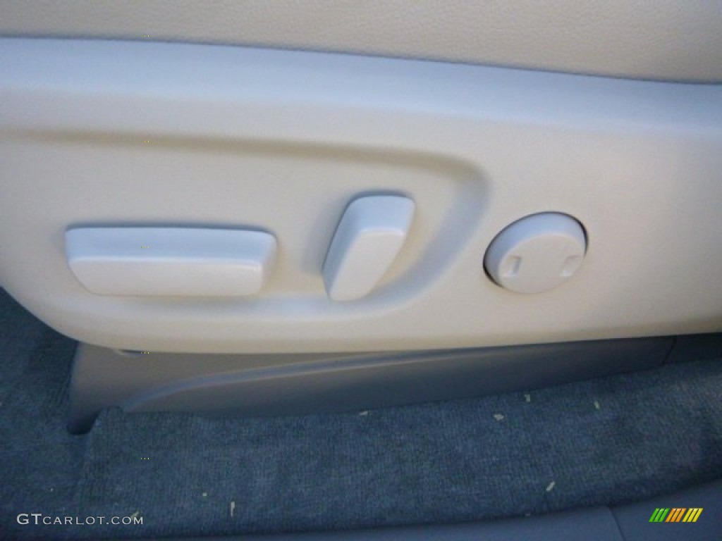 2014 Sienna XLE - Silver Sky Metallic / Light Gray photo #15