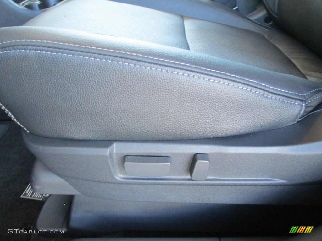 2014 Mitsubishi Outlander GT S-AWC Front Seat Photos