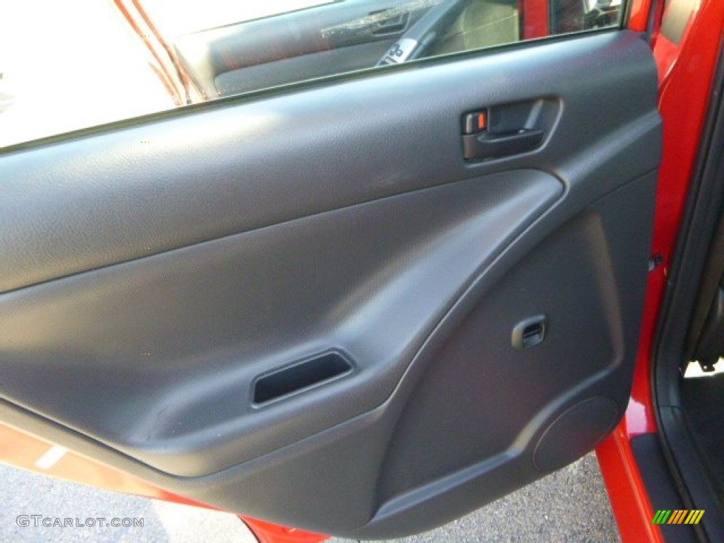 2005 Vibe AWD - Lava Red Metallic / Graphite photo #13