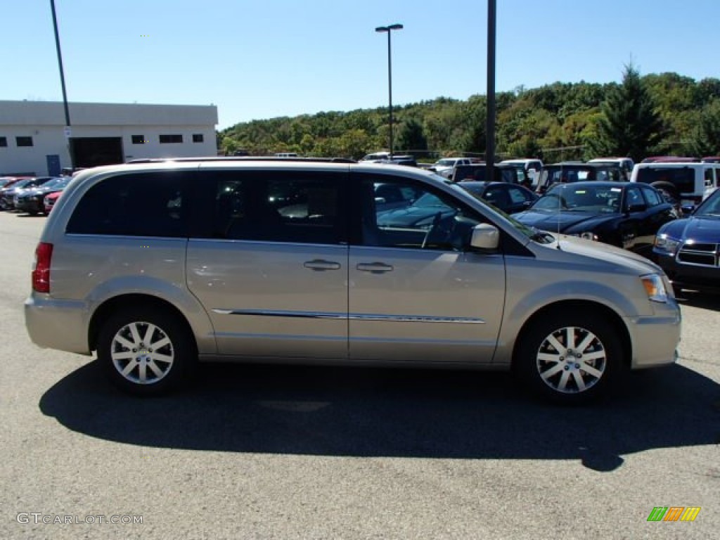2014 Town & Country Touring - Cashmere Pearl / Dark Frost Beige/Medium Frost Beige photo #5