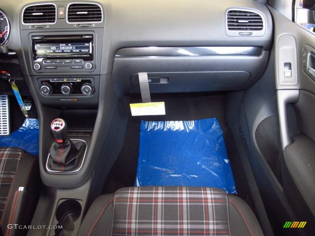 2013 Volkswagen GTI 4 Door Wolfsburg Edition Interlagos Plaid Cloth Dashboard Photo #86099374