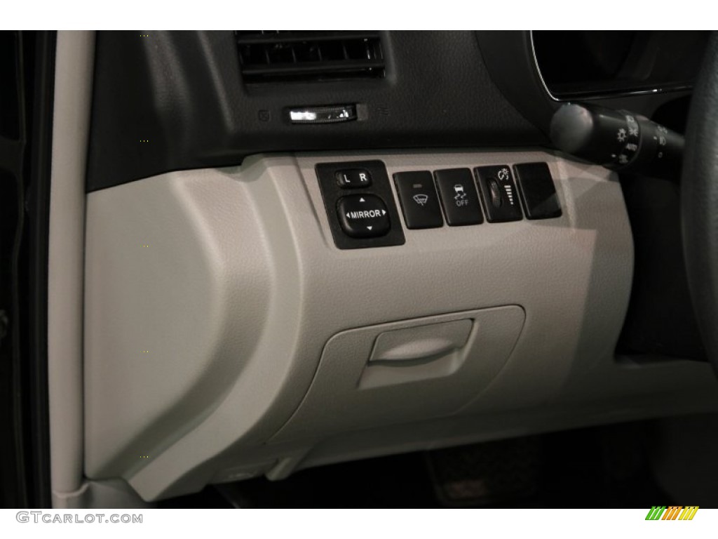 2011 Toyota Highlander V6 4WD Controls Photo #86103307