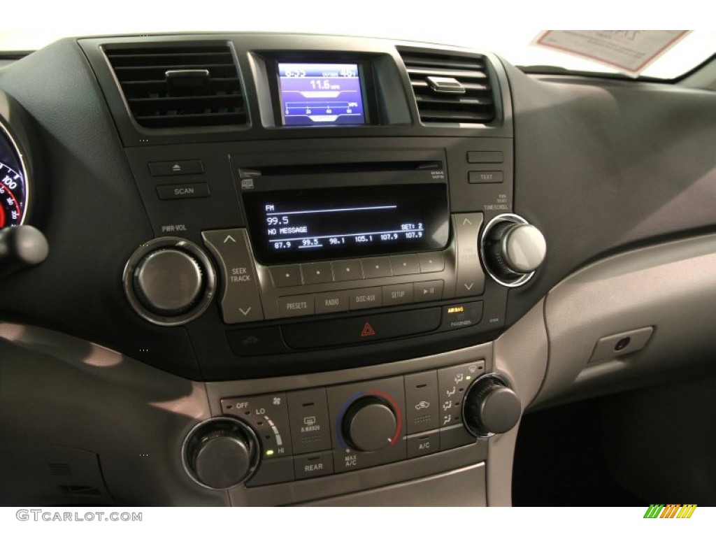 2011 Toyota Highlander V6 4WD Controls Photo #86103451
