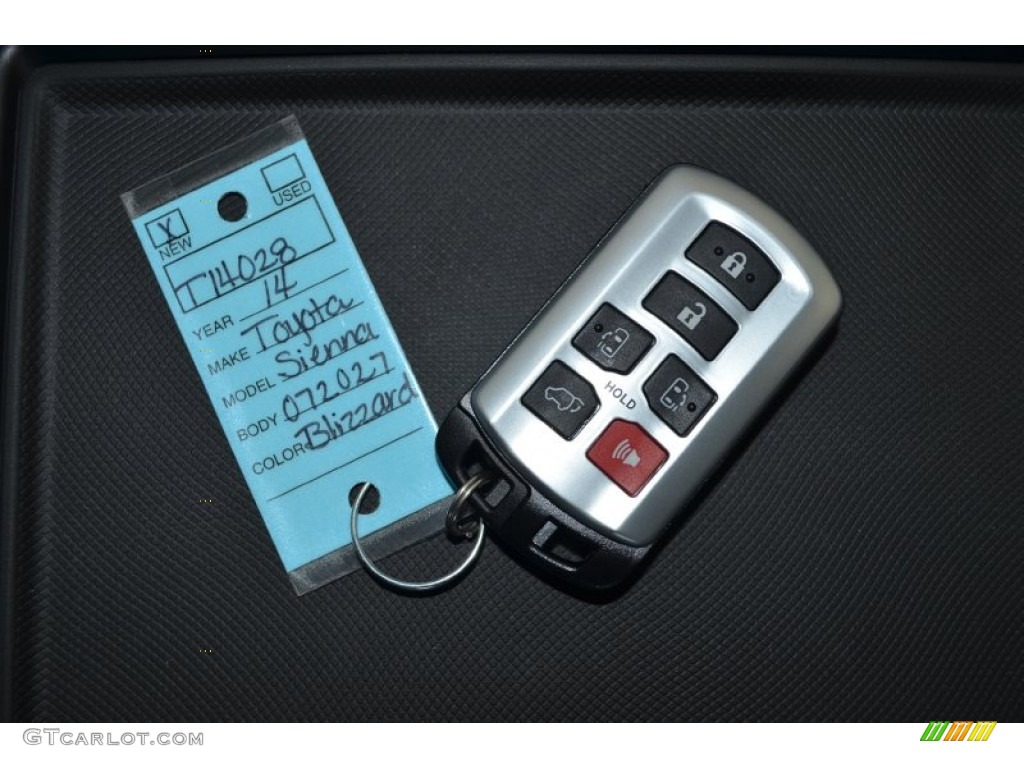 2014 Toyota Sienna Limited AWD Keys Photos