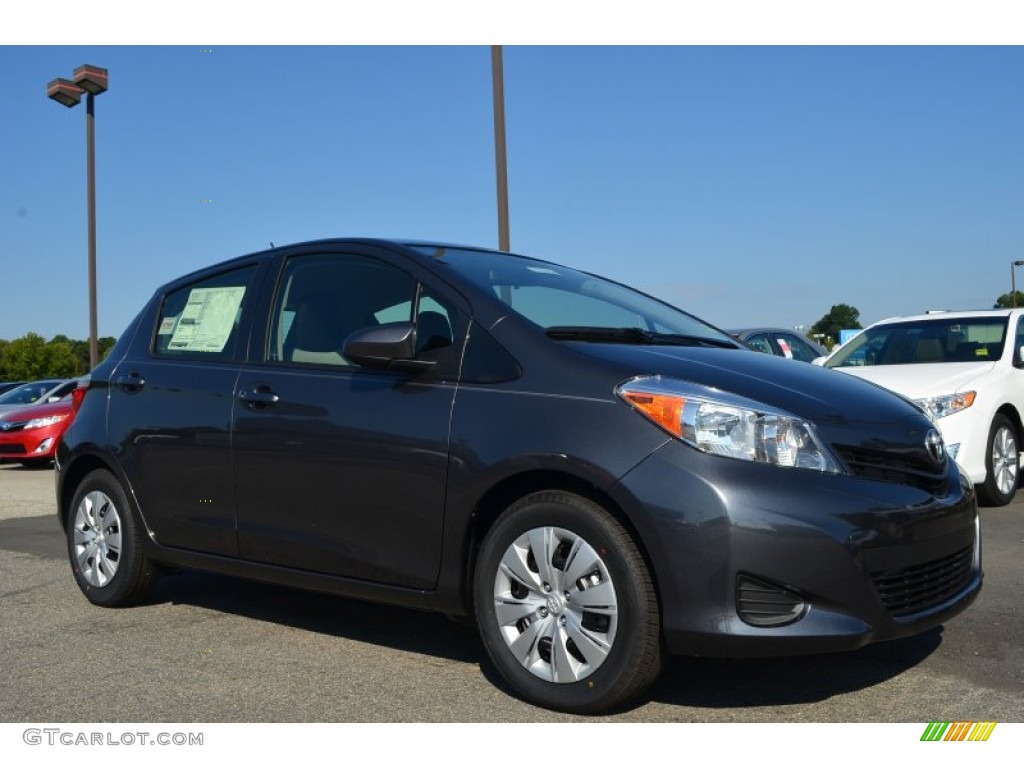 Magnetic Gray Metallic 2014 Toyota Yaris LE 5 Door Exterior Photo #86110027