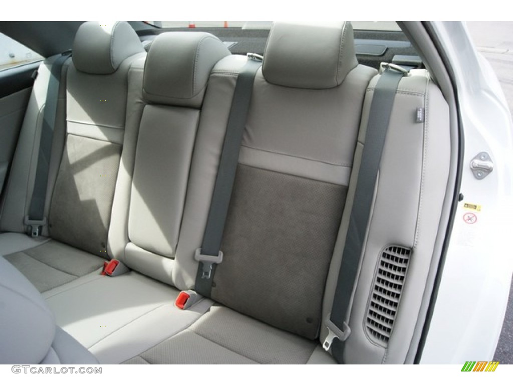 2014 Toyota Camry Hybrid XLE Rear Seat Photos