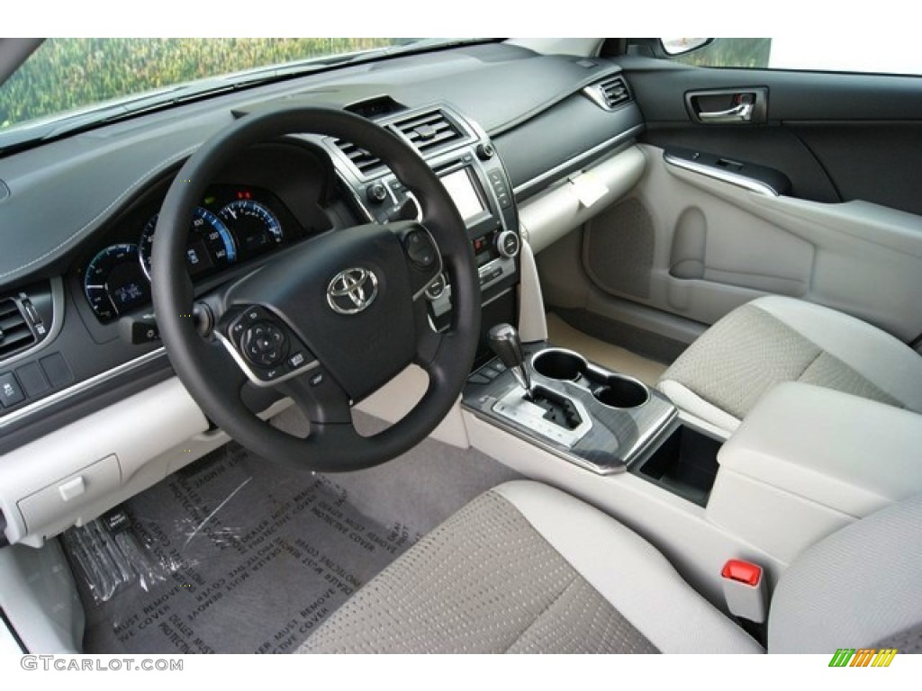 Ash Interior 2014 Toyota Camry Hybrid LE Photo #86110786