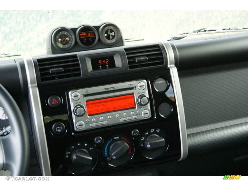 2014 Toyota FJ Cruiser 4WD Controls Photo #86111239