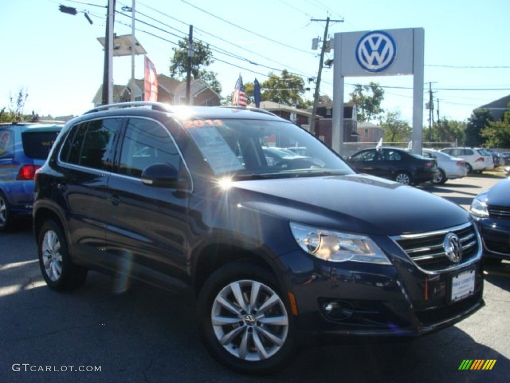 2011 Tiguan SE 4Motion - Night Blue Metallic / Charcoal photo #1