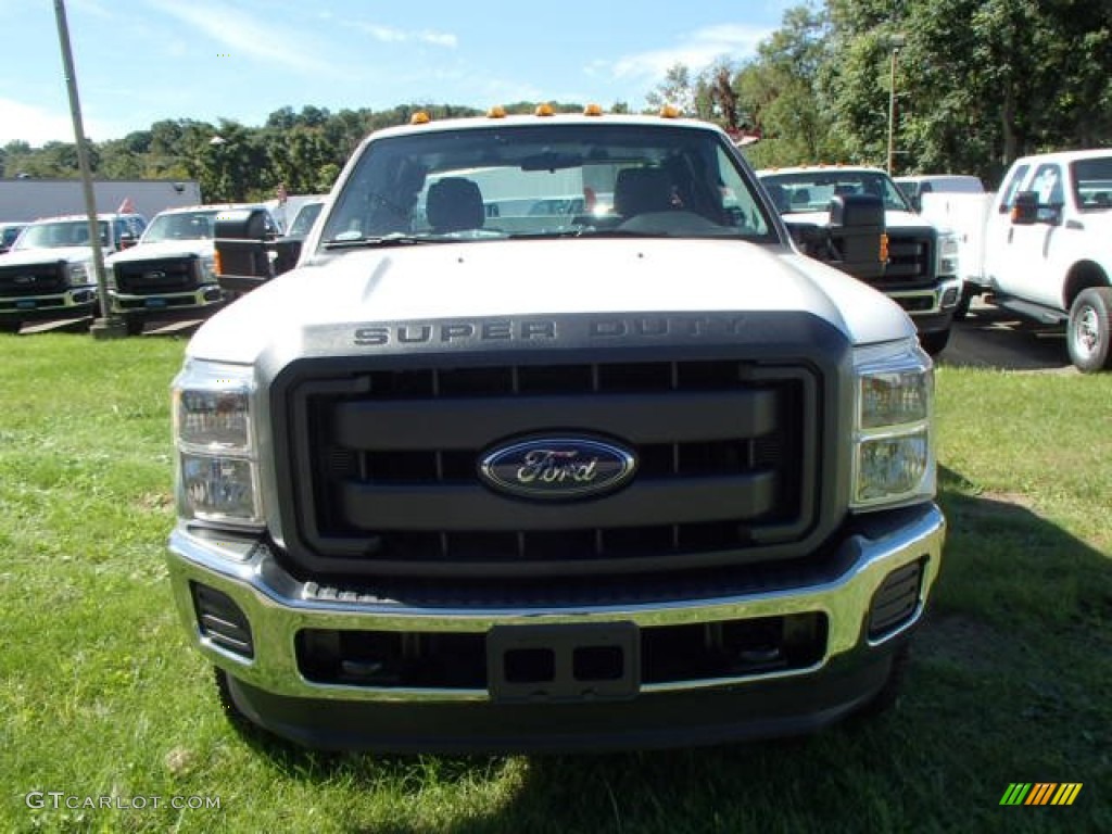2014 F350 Super Duty XL SuperCab 4x4 Utility Truck - Oxford White / Steel photo #3