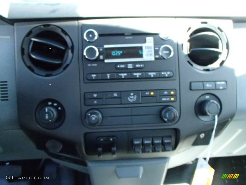 2014 F350 Super Duty XL SuperCab 4x4 Utility Truck - Oxford White / Steel photo #17