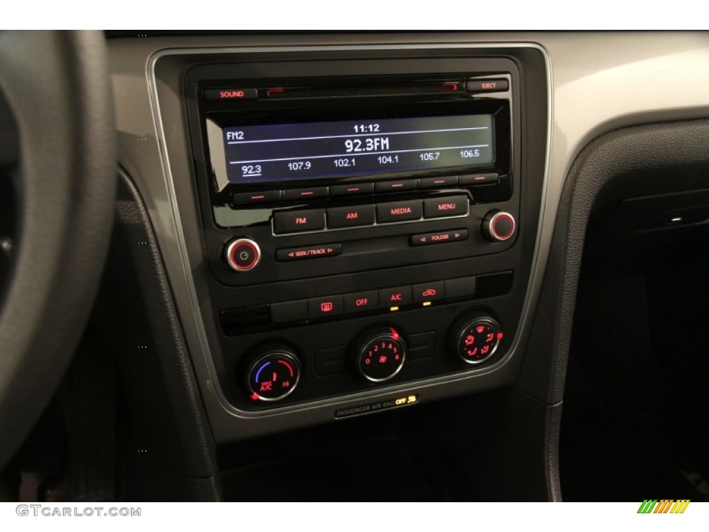 2013 Volkswagen Passat 2.5L S Controls Photos