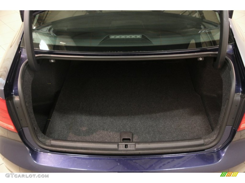 2013 Volkswagen Passat 2.5L S Trunk Photos
