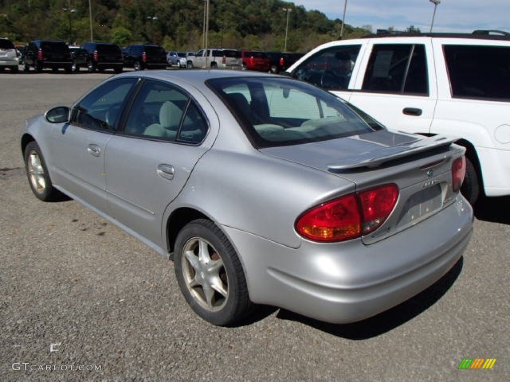 2002 Alero GL Sedan - Sterling Metallic / Pewter photo #6