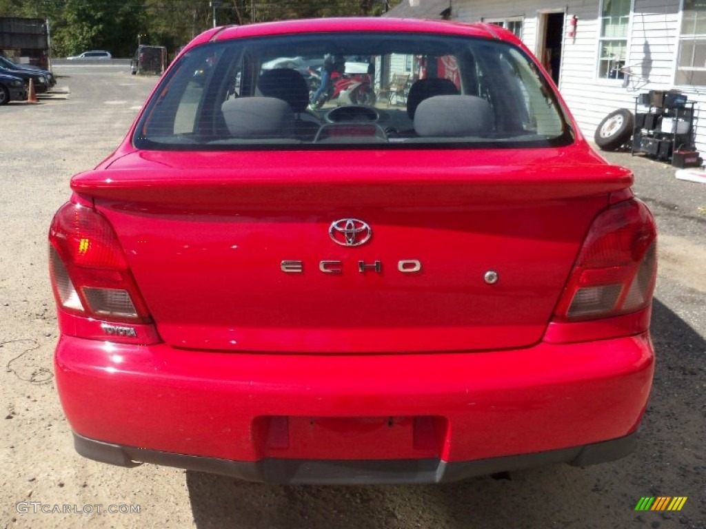 2000 ECHO Sedan - Absolutely Red / Warm Gray photo #2