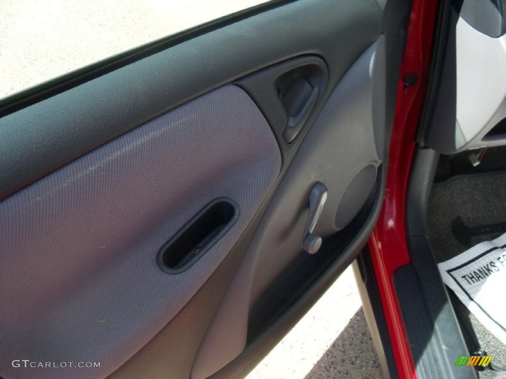 2000 ECHO Sedan - Absolutely Red / Warm Gray photo #9