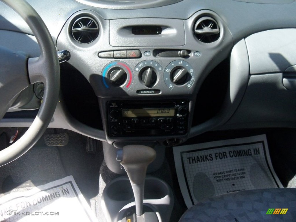 2000 ECHO Sedan - Absolutely Red / Warm Gray photo #11