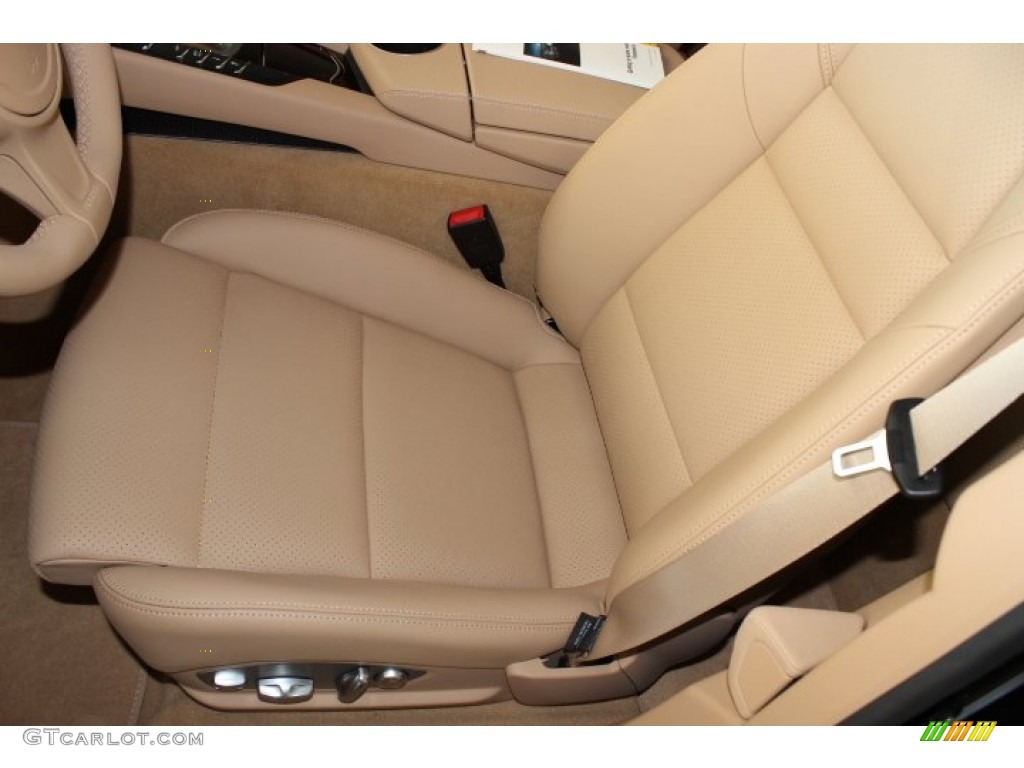2014 Porsche Panamera S Front Seat Photo #86128767