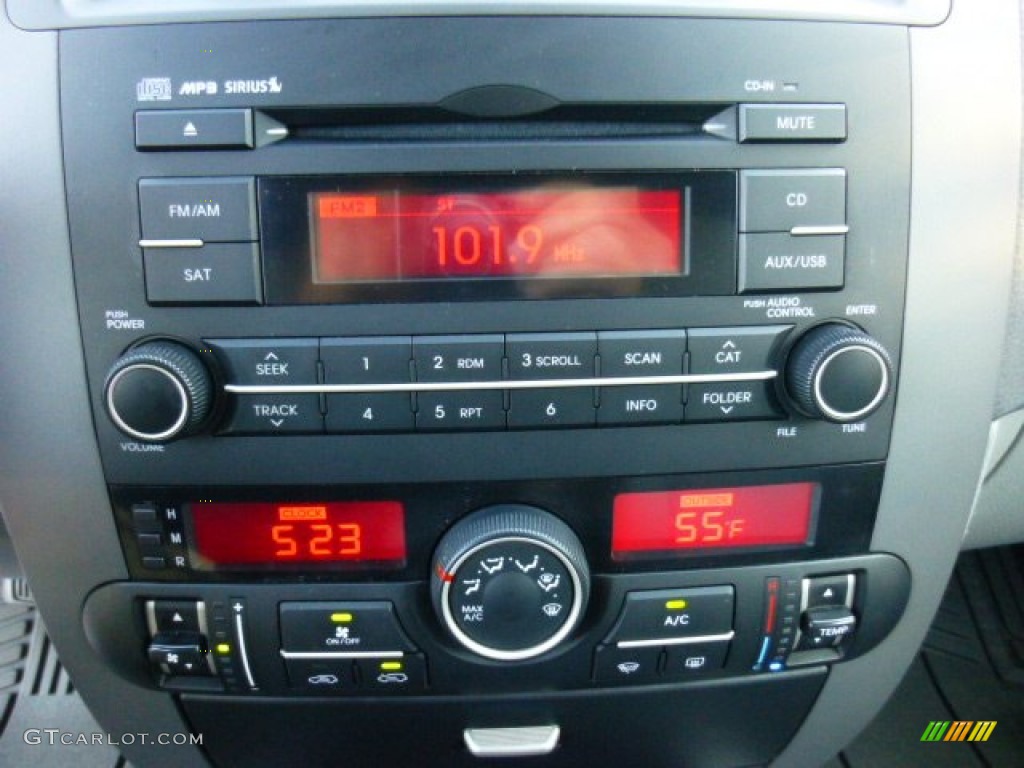 2009 Kia Borrego LX V6 4x4 Controls Photo #86129538