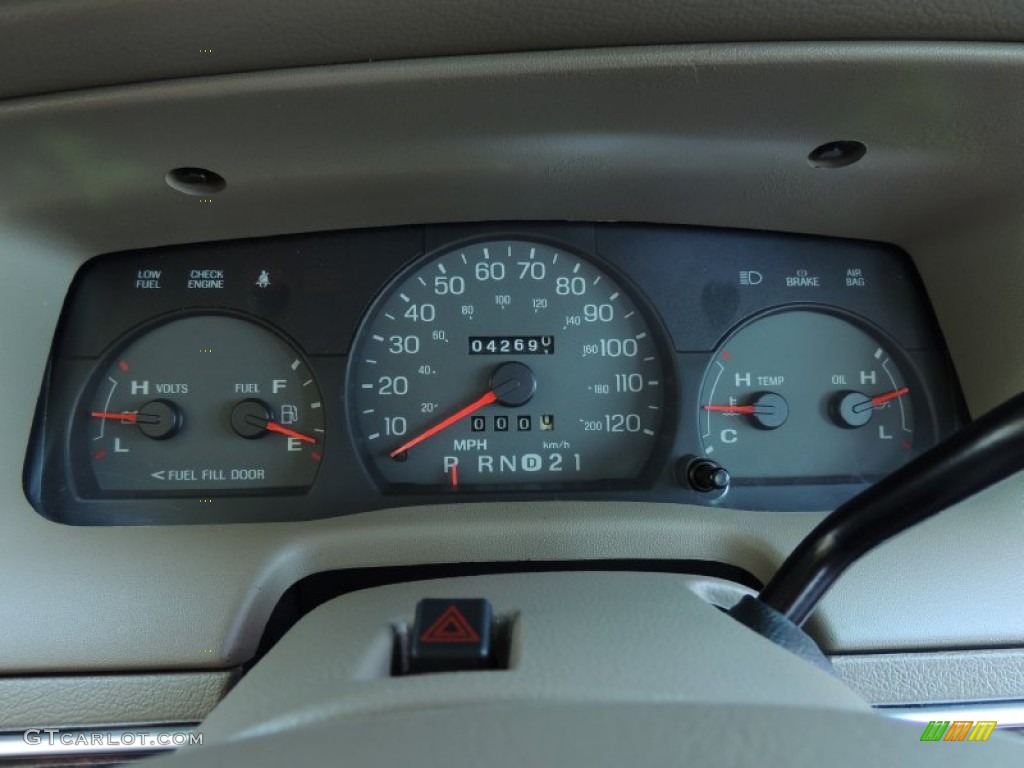 2004 Grand Marquis GS - Arizona Beige Metallic / Medium Parchment photo #15