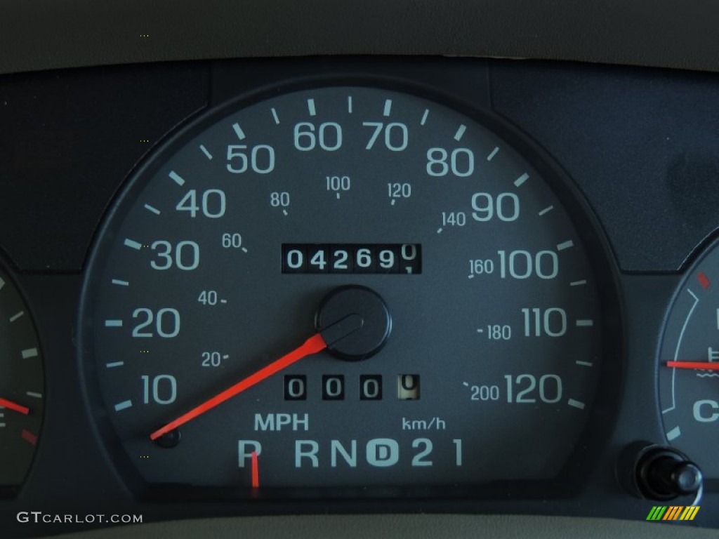 2004 Grand Marquis GS - Arizona Beige Metallic / Medium Parchment photo #16
