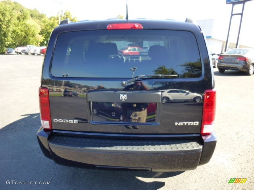 2011 Nitro Heat 4x4 - Blackberry Pearl / Dark Slate Gray photo #5