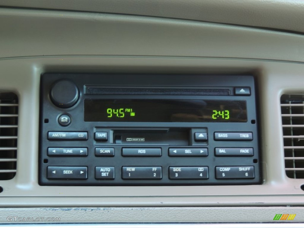 2004 Grand Marquis GS - Arizona Beige Metallic / Medium Parchment photo #18